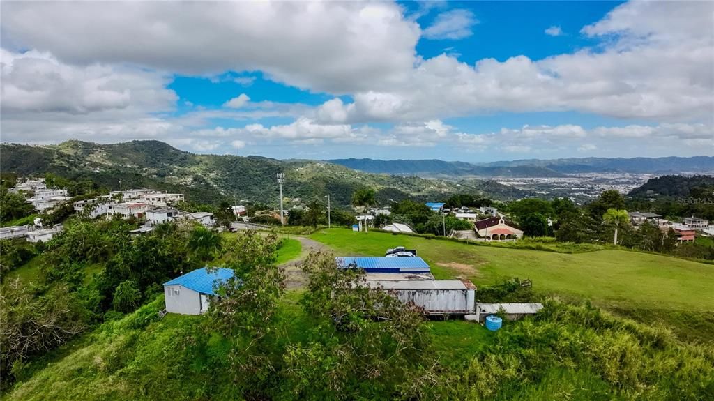 На продажу: $995,000 (45.81 acres)