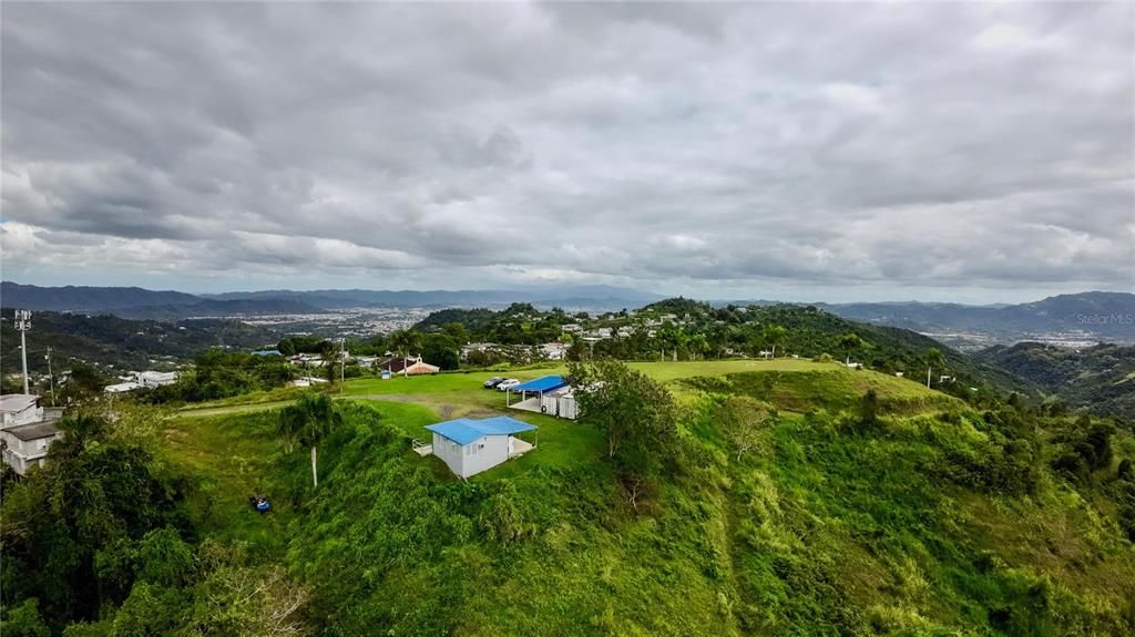 На продажу: $995,000 (45.81 acres)