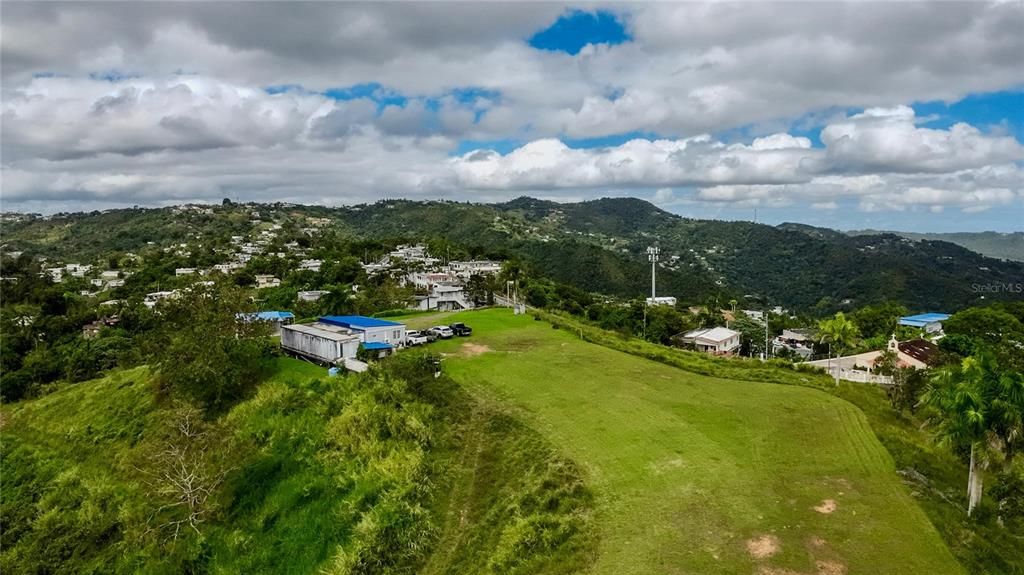 На продажу: $995,000 (45.81 acres)