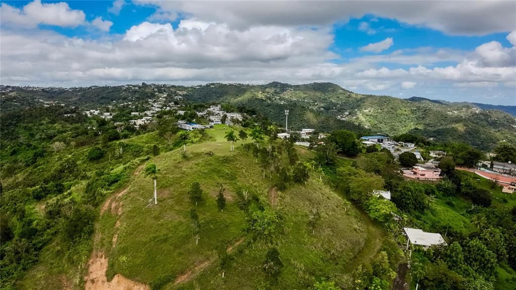 На продажу: $995,000 (45.81 acres)