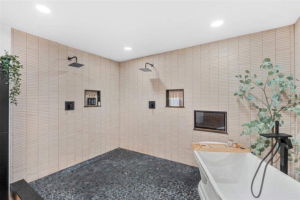 En Venta: $1,999,999 (6 camas, 3 baños, 3629 Pies cuadrados)