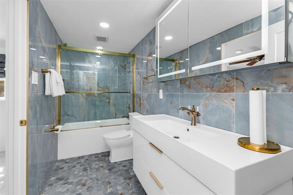 En Venta: $799,000 (3 camas, 3 baños, 3372 Pies cuadrados)