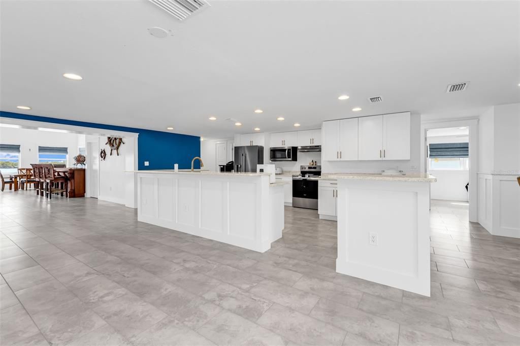 En Venta: $799,000 (3 camas, 3 baños, 3372 Pies cuadrados)