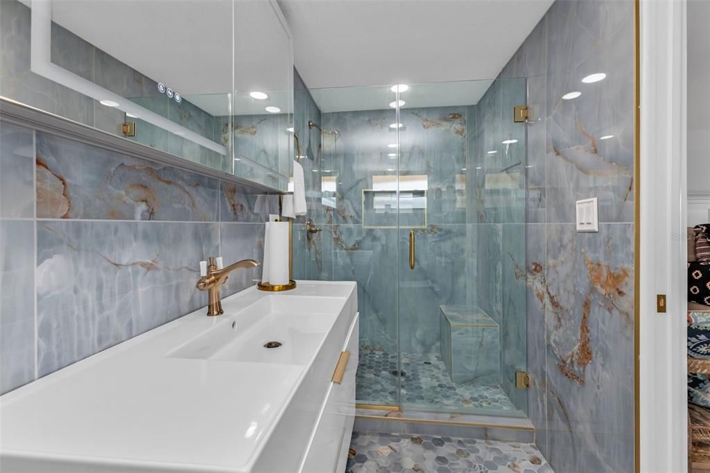 En Venta: $799,000 (3 camas, 3 baños, 3372 Pies cuadrados)