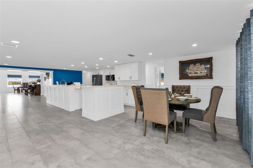 En Venta: $799,000 (3 camas, 3 baños, 3372 Pies cuadrados)