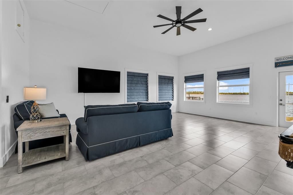 En Venta: $799,000 (3 camas, 3 baños, 3372 Pies cuadrados)