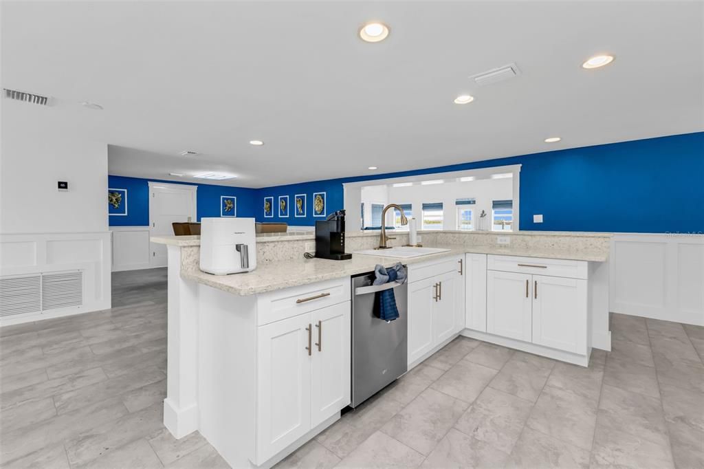 En Venta: $799,000 (3 camas, 3 baños, 3372 Pies cuadrados)