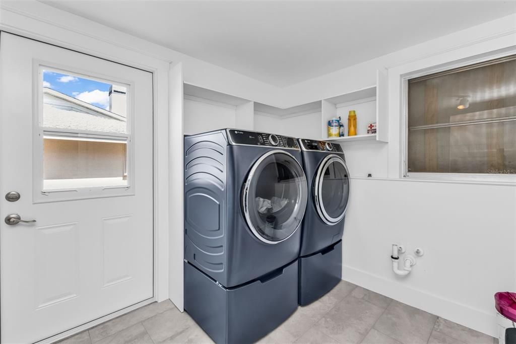 En Venta: $799,000 (3 camas, 3 baños, 3372 Pies cuadrados)