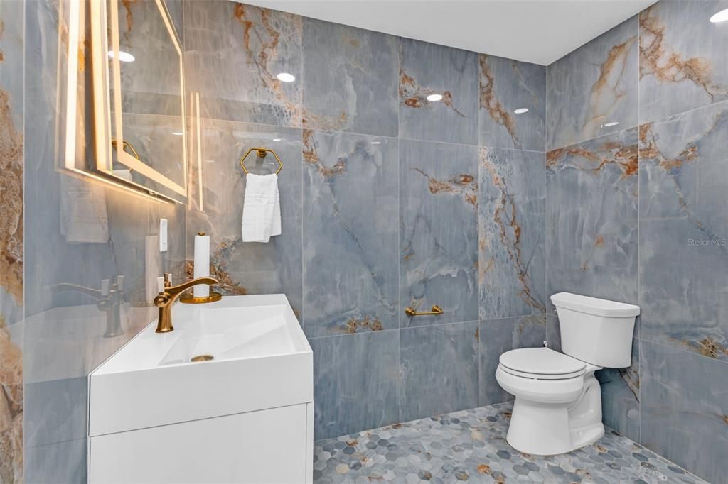 En Venta: $799,000 (3 camas, 3 baños, 3372 Pies cuadrados)