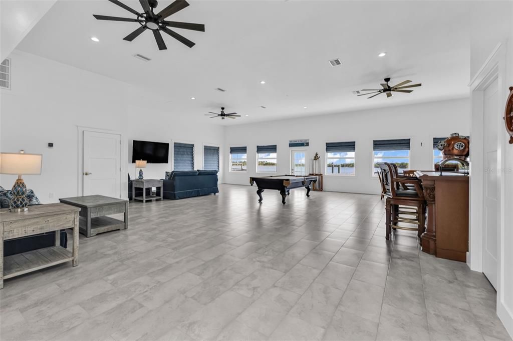 En Venta: $799,000 (3 camas, 3 baños, 3372 Pies cuadrados)