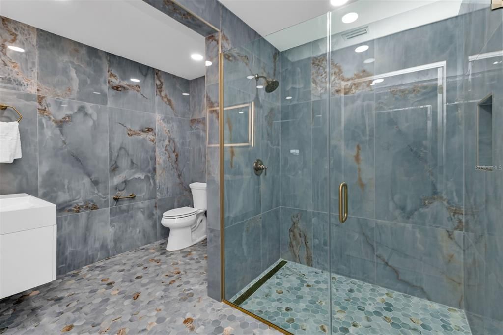 En Venta: $799,000 (3 camas, 3 baños, 3372 Pies cuadrados)