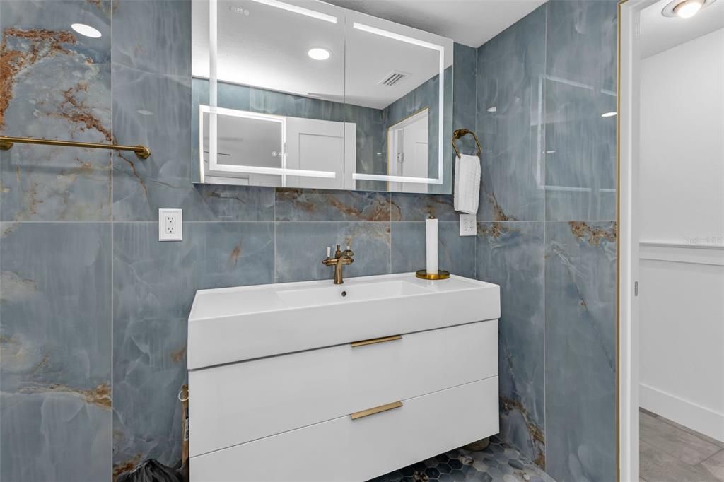 En Venta: $799,000 (3 camas, 3 baños, 3372 Pies cuadrados)