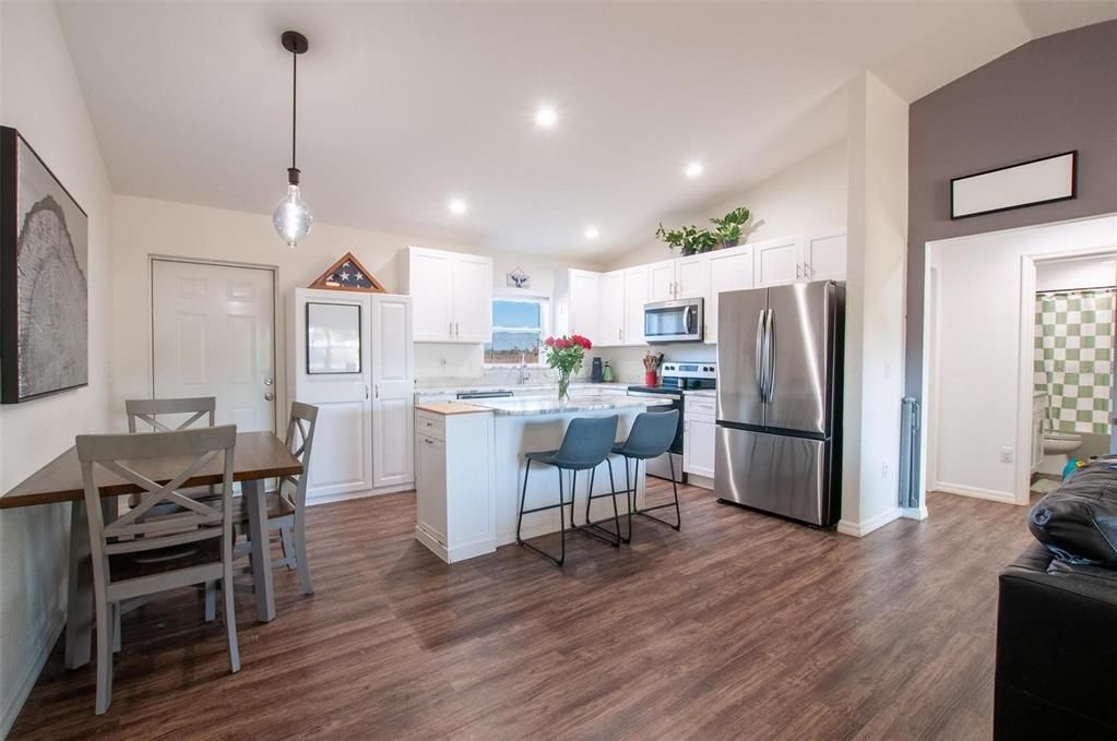 En Venta: $299,900 (3 camas, 2 baños, 1432 Pies cuadrados)