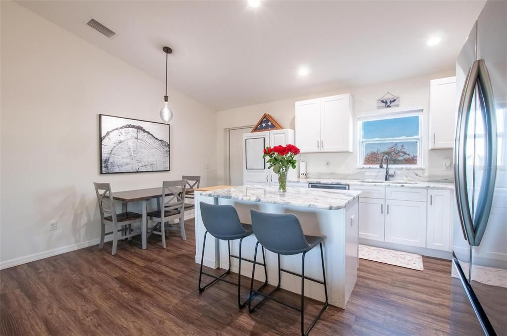 En Venta: $299,900 (3 camas, 2 baños, 1432 Pies cuadrados)