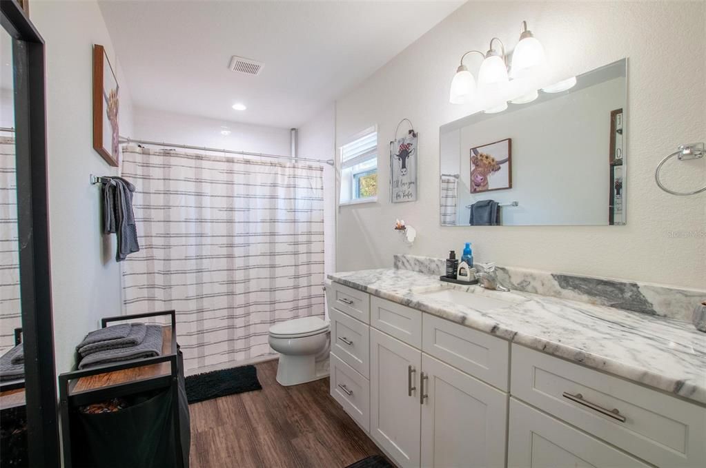 En Venta: $299,900 (3 camas, 2 baños, 1432 Pies cuadrados)