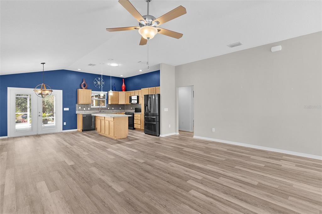 Activo con contrato: $349,000 (3 camas, 2 baños, 1521 Pies cuadrados)