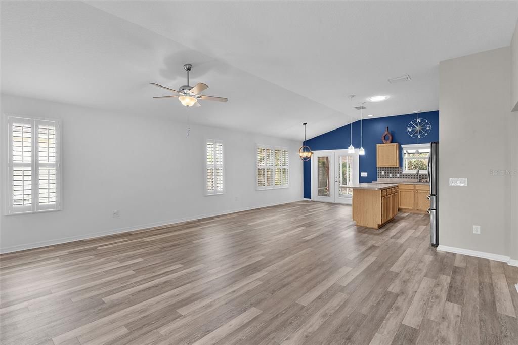 Activo con contrato: $349,000 (3 camas, 2 baños, 1521 Pies cuadrados)