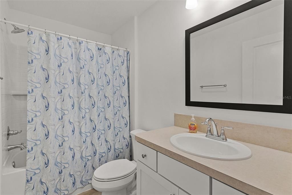 Activo con contrato: $239,000 (2 camas, 2 baños, 1198 Pies cuadrados)