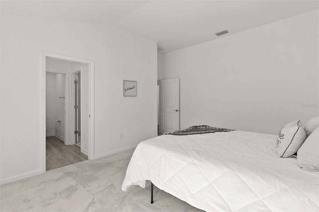 Activo con contrato: $239,000 (2 camas, 2 baños, 1198 Pies cuadrados)