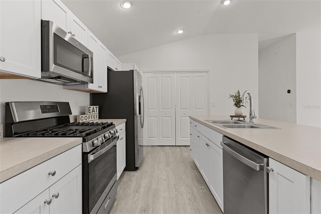 Activo con contrato: $239,000 (2 camas, 2 baños, 1198 Pies cuadrados)
