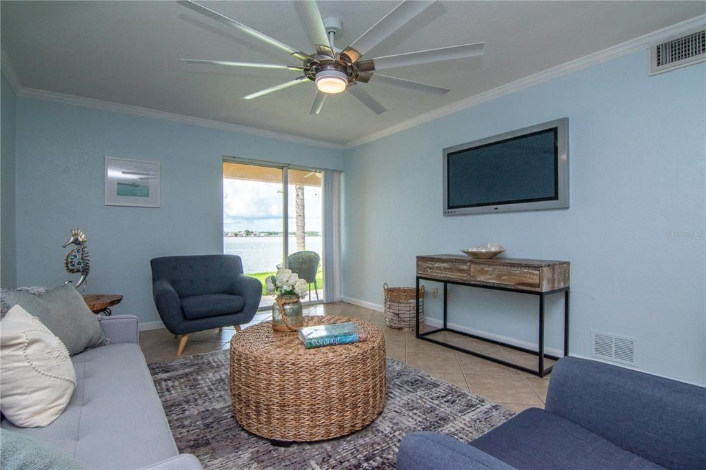 For Sale: $420,000 (2 beds, 1 baths, 851 Square Feet)