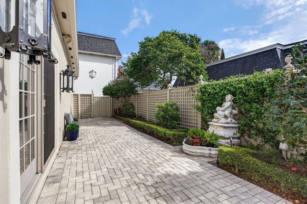 En Venta: $599,000 (3 camas, 2 baños, 3139 Pies cuadrados)