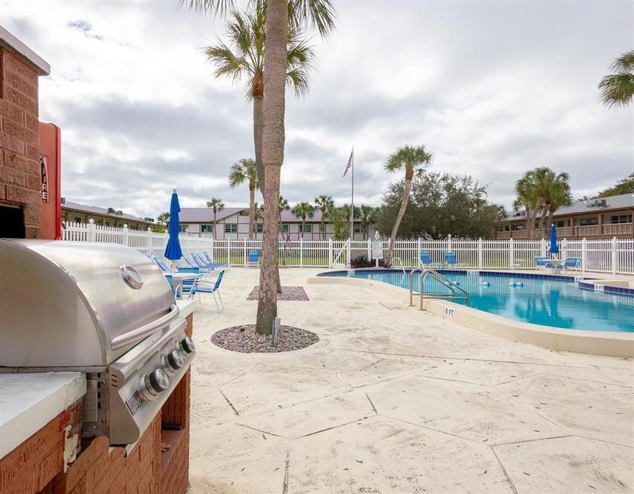 Active With Contract: $115,000 (1 beds, 1 baths, 640 Square Feet)