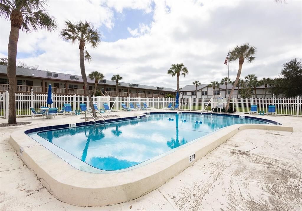 Active With Contract: $115,000 (1 beds, 1 baths, 640 Square Feet)