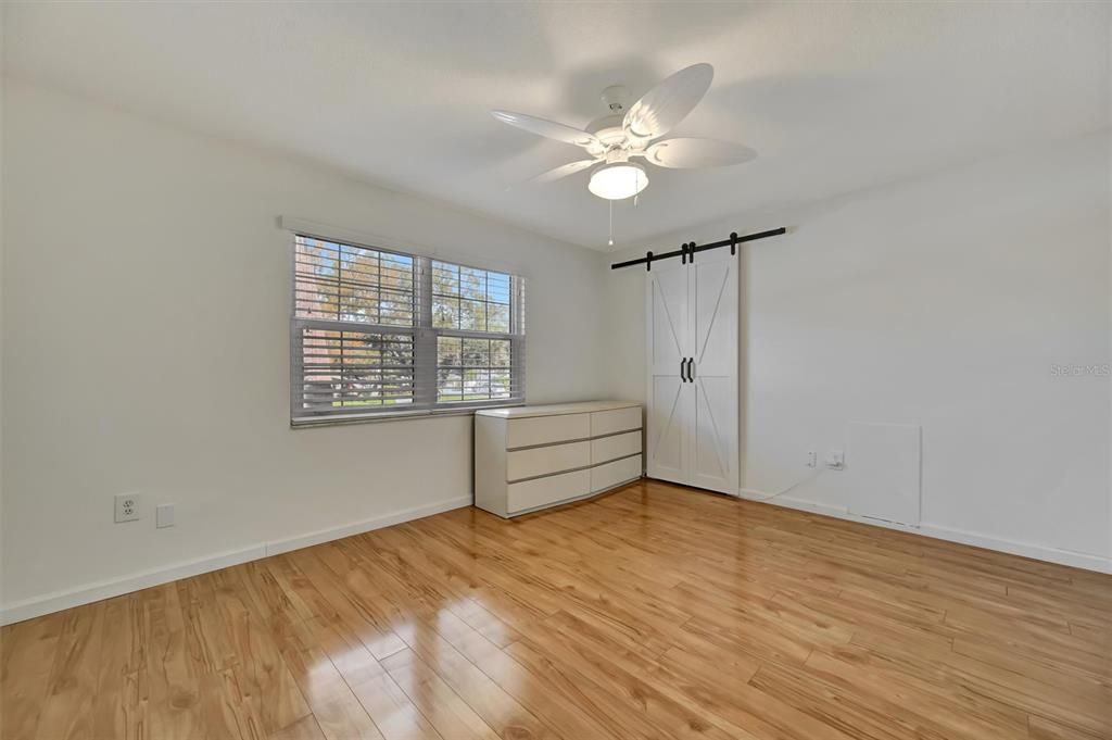 Active With Contract: $115,000 (1 beds, 1 baths, 640 Square Feet)