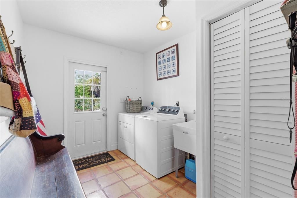Activo con contrato: $555,000 (4 camas, 3 baños, 2645 Pies cuadrados)