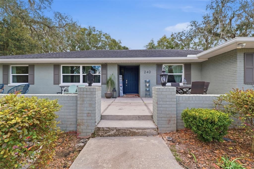 Activo con contrato: $555,000 (4 camas, 3 baños, 2645 Pies cuadrados)