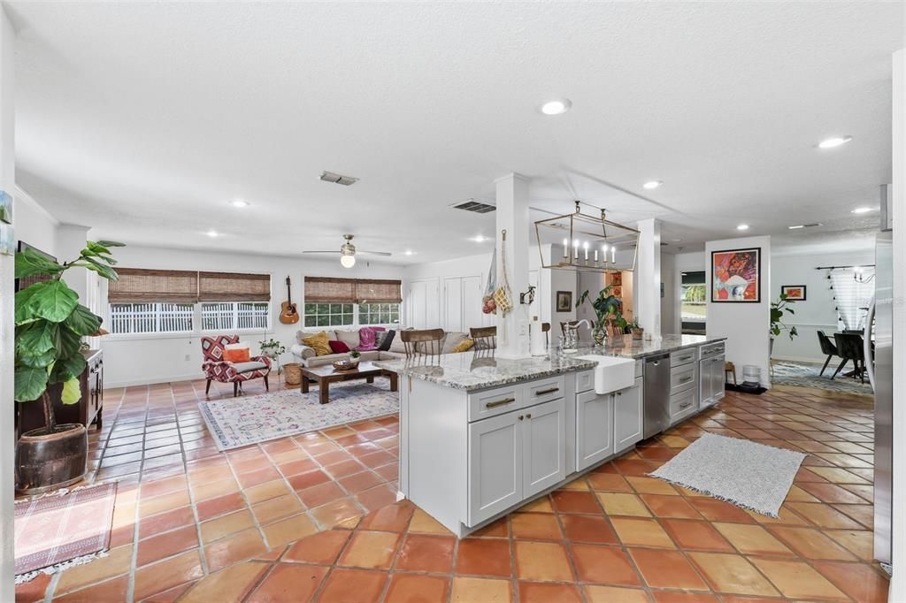 Activo con contrato: $555,000 (4 camas, 3 baños, 2645 Pies cuadrados)
