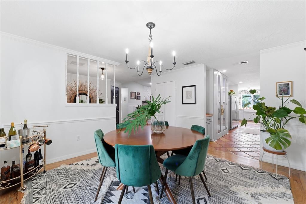 Activo con contrato: $555,000 (4 camas, 3 baños, 2645 Pies cuadrados)