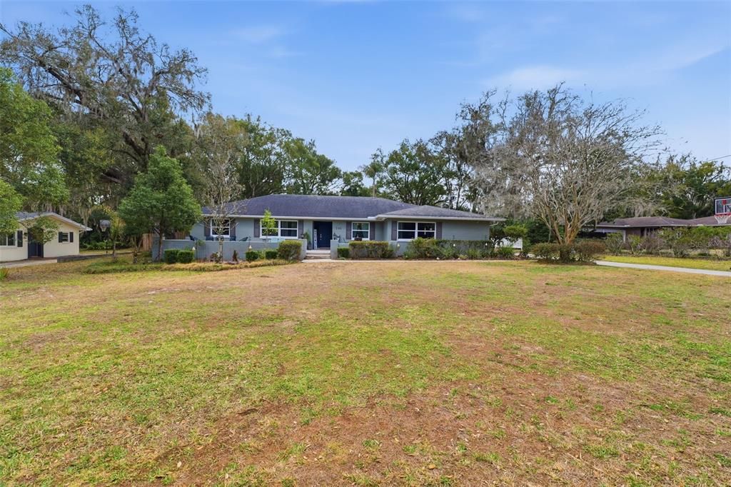 Activo con contrato: $555,000 (4 camas, 3 baños, 2645 Pies cuadrados)