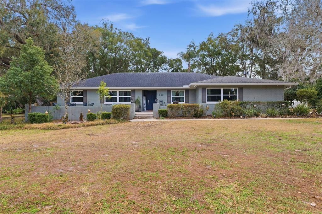 Activo con contrato: $555,000 (4 camas, 3 baños, 2645 Pies cuadrados)