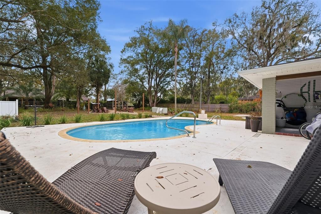 Activo con contrato: $555,000 (4 camas, 3 baños, 2645 Pies cuadrados)