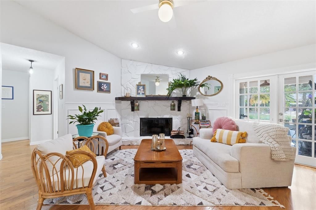 Activo con contrato: $555,000 (4 camas, 3 baños, 2645 Pies cuadrados)