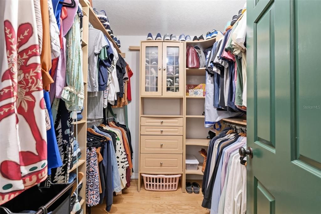 Activo con contrato: $555,000 (4 camas, 3 baños, 2645 Pies cuadrados)