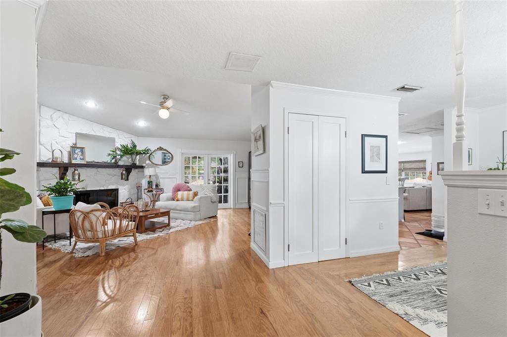 Activo con contrato: $555,000 (4 camas, 3 baños, 2645 Pies cuadrados)