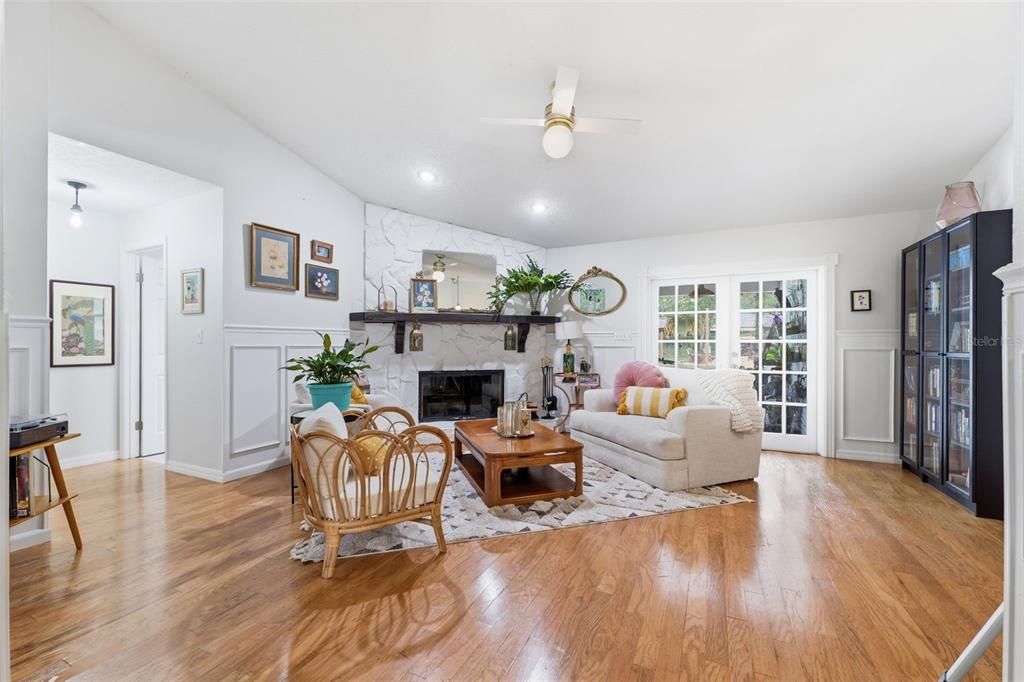 Activo con contrato: $555,000 (4 camas, 3 baños, 2645 Pies cuadrados)