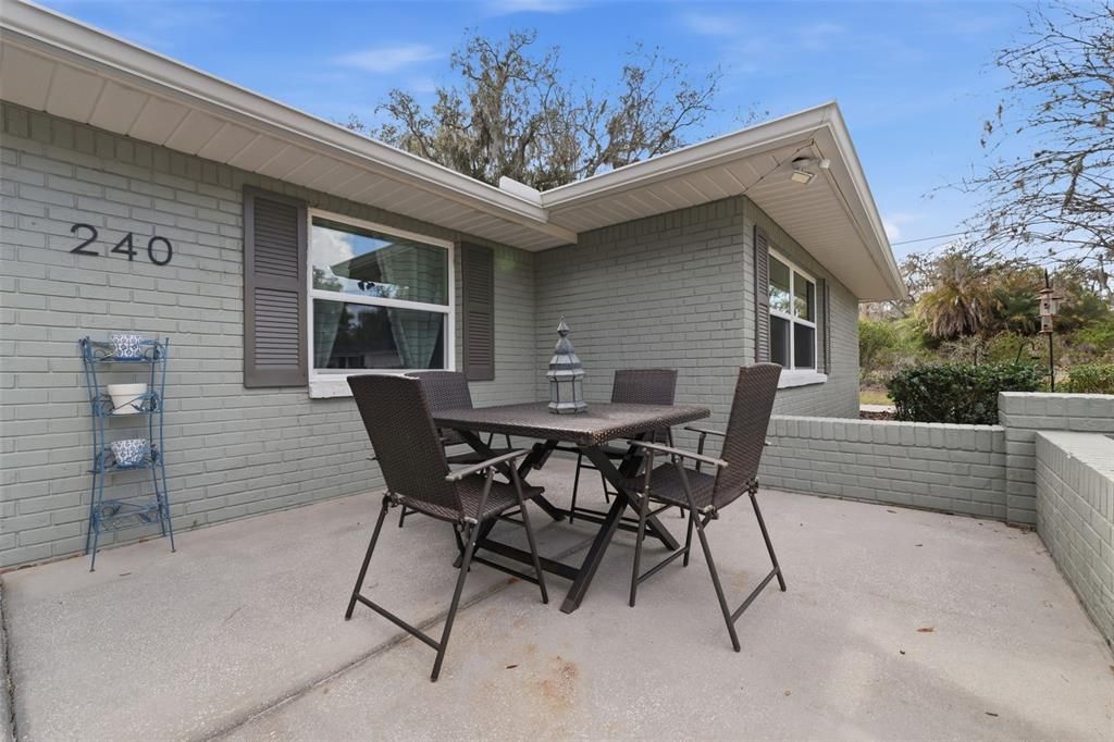 Activo con contrato: $555,000 (4 camas, 3 baños, 2645 Pies cuadrados)