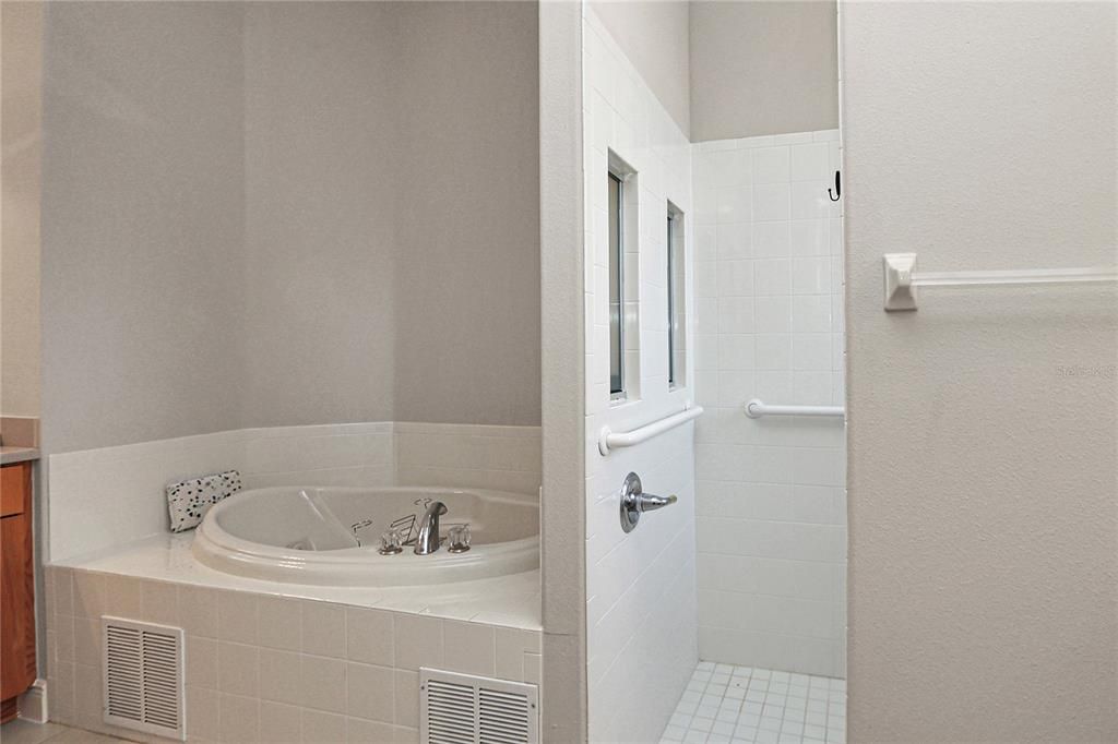 En Venta: $419,000 (3 camas, 2 baños, 2009 Pies cuadrados)