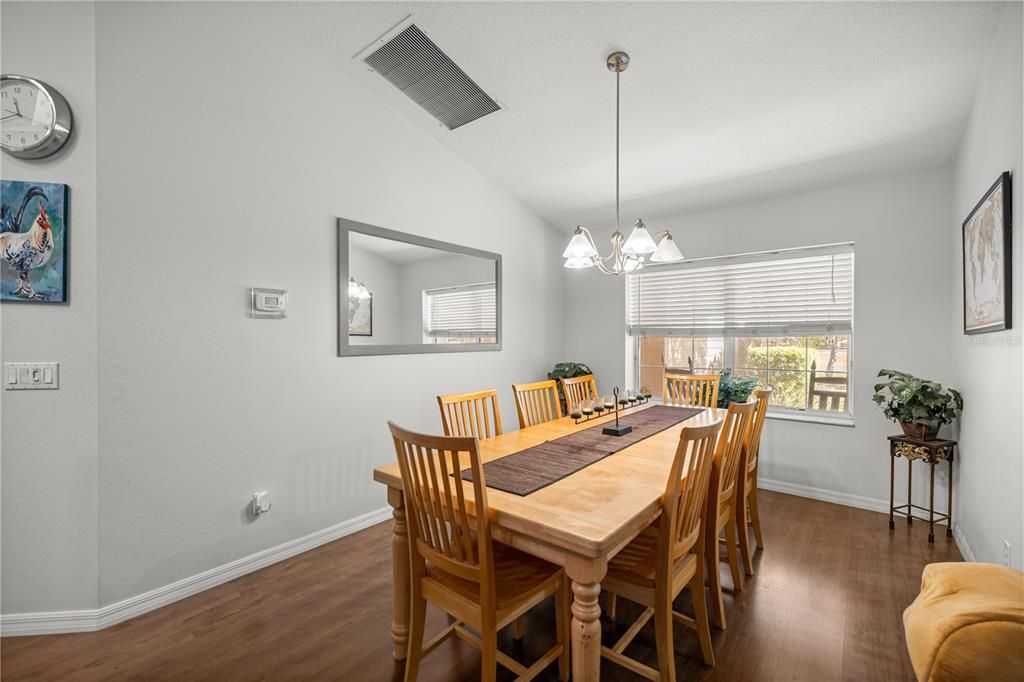 En Venta: $749,000 (6 camas, 4 baños, 2390 Pies cuadrados)