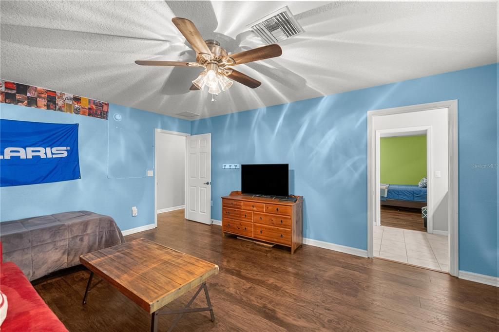 En Venta: $749,000 (6 camas, 4 baños, 2390 Pies cuadrados)