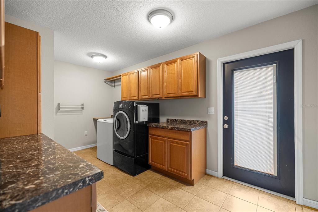 En Venta: $749,000 (6 camas, 4 baños, 2390 Pies cuadrados)