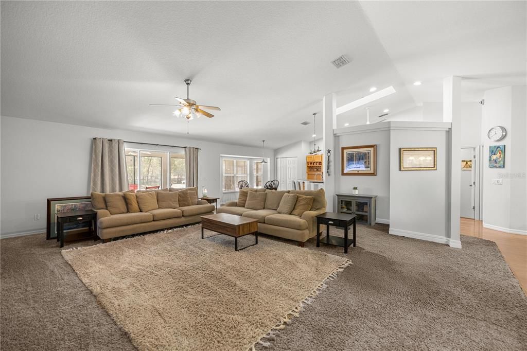 En Venta: $749,000 (6 camas, 4 baños, 2390 Pies cuadrados)