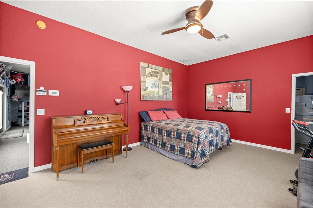 En Venta: $749,000 (6 camas, 4 baños, 2390 Pies cuadrados)