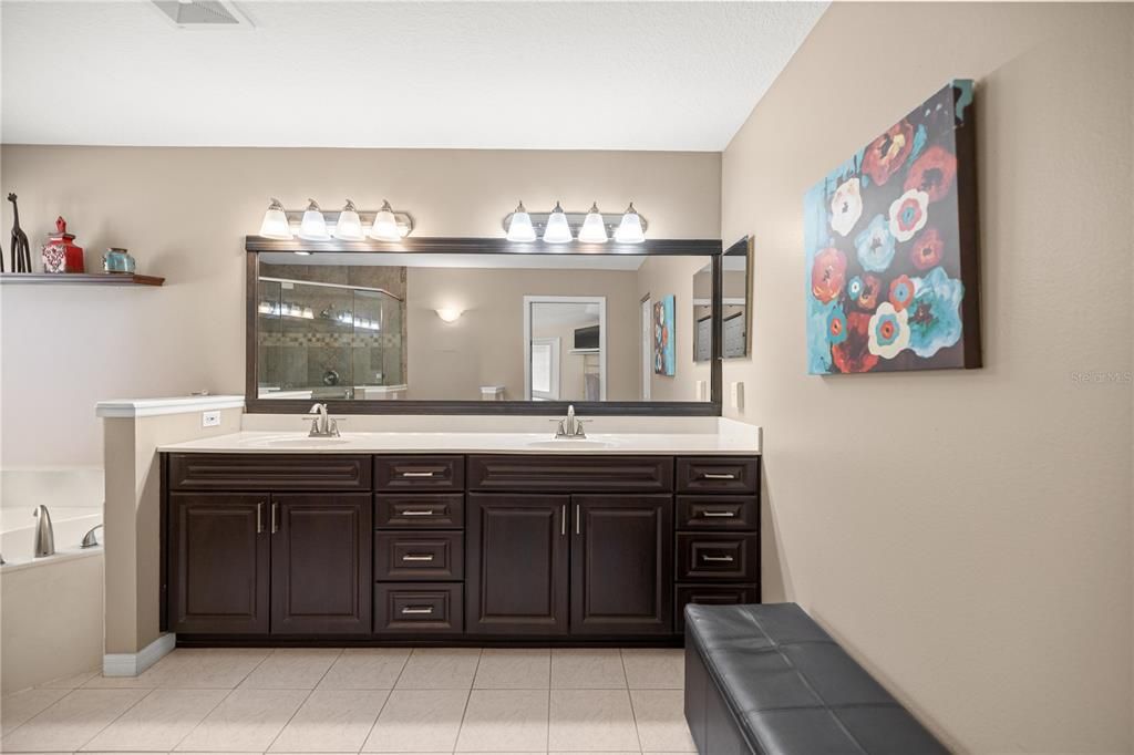 En Venta: $749,000 (6 camas, 4 baños, 2390 Pies cuadrados)