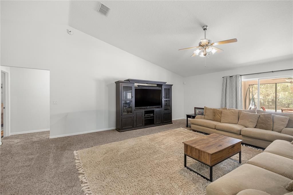 En Venta: $749,000 (6 camas, 4 baños, 2390 Pies cuadrados)