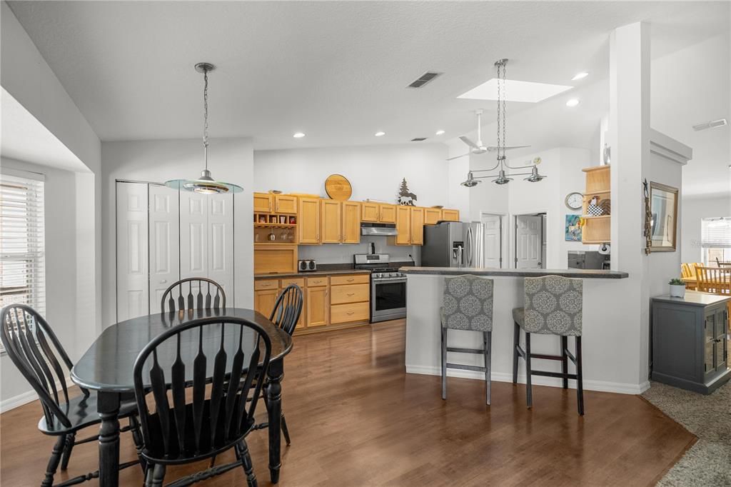 En Venta: $749,000 (6 camas, 4 baños, 2390 Pies cuadrados)